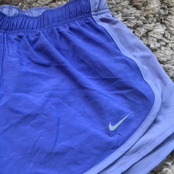 Nike Women’s Shorts - NEW - Picture 4 of 7